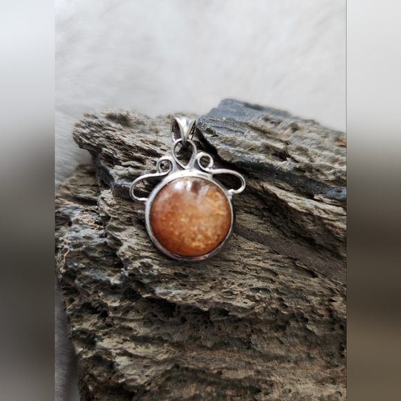 Sunstone and Silver pendant - Picture 3 of 11